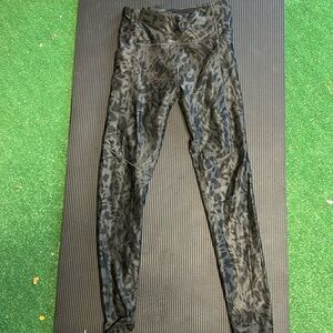 Calla women’s leopard stretch size small leggings!